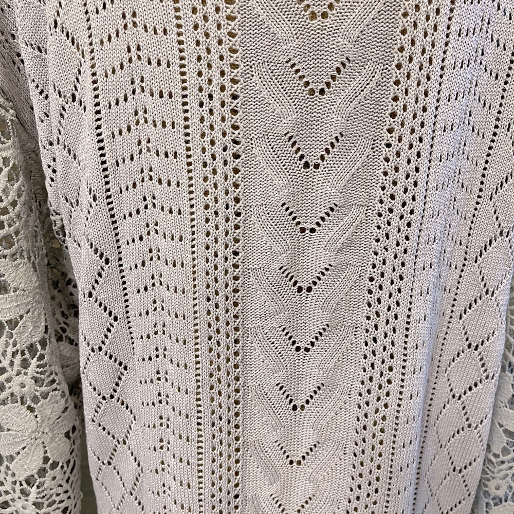 Women's Gray Bohemian Crochet Long Sleeve Light Sweater NWT - Picture 9 of 9